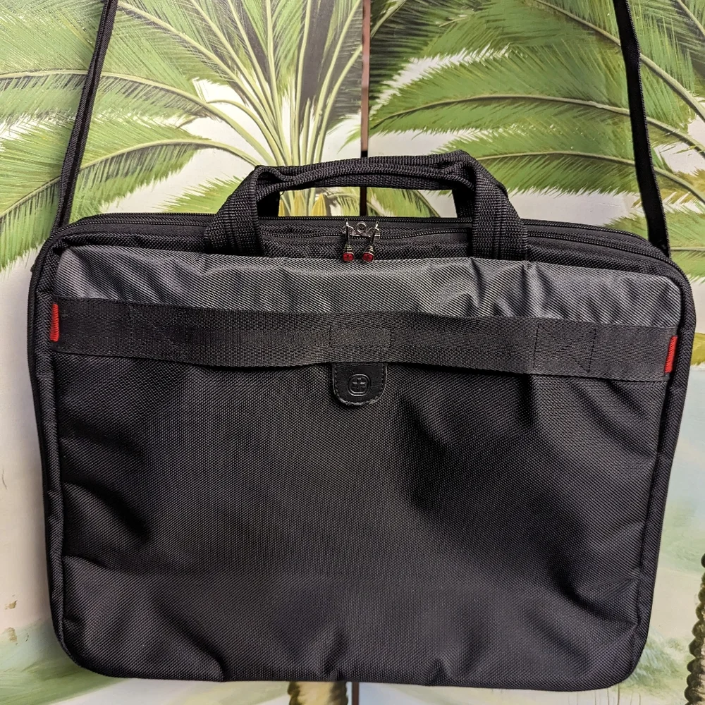 022 - Swiss Gear Computer case 💻